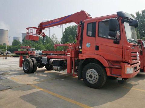 點(diǎn)擊查看詳細(xì)信息<br>標(biāo)題：6.3噸大運(yùn)隨車吊 閱讀次數(shù)：1531